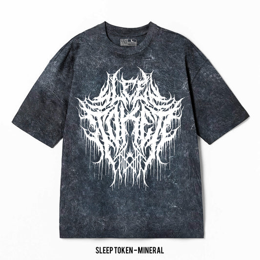 Playera Sleep Token – Mineral Wash, color negro, impresión gráfica